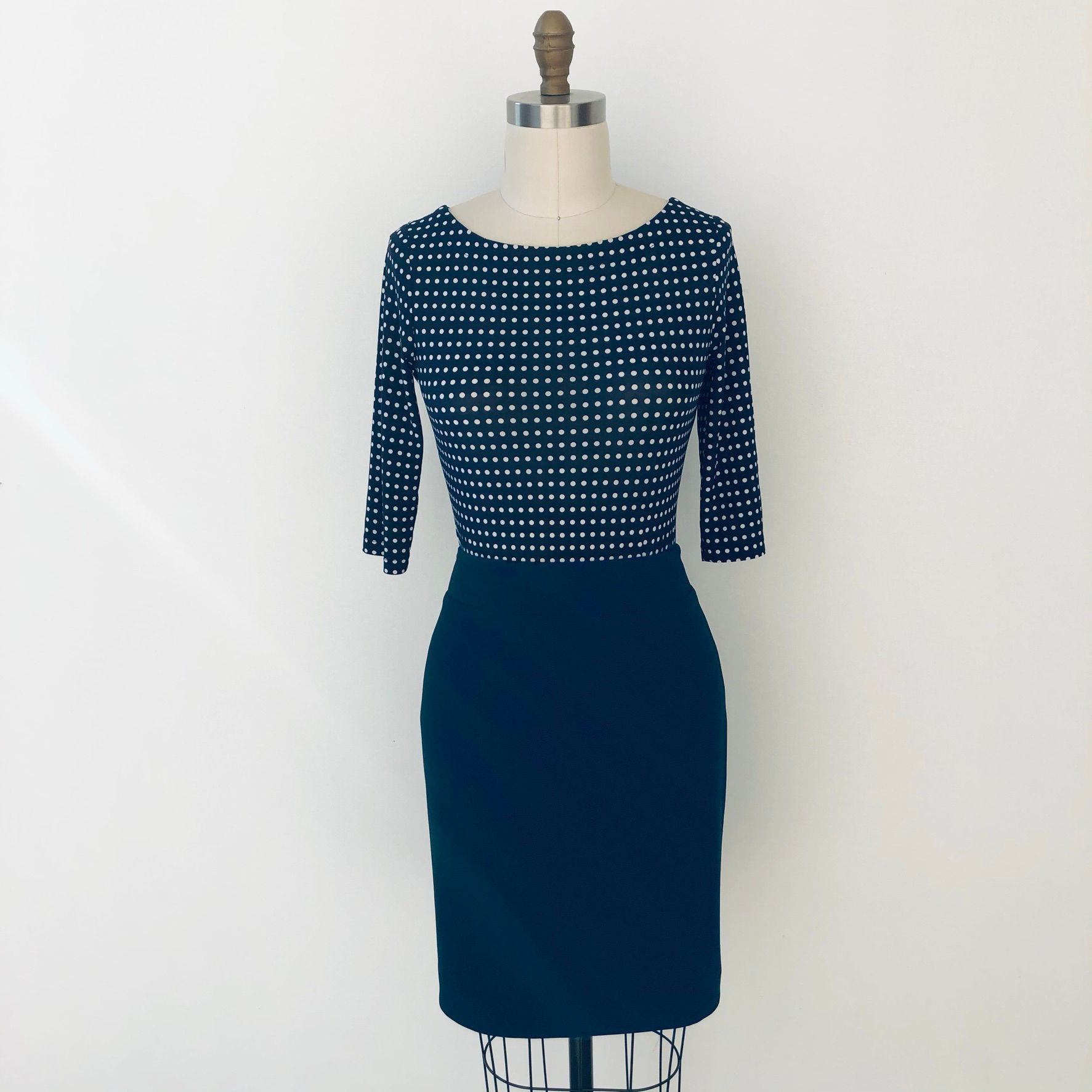 Classic Cambridge skirt: navy polyester