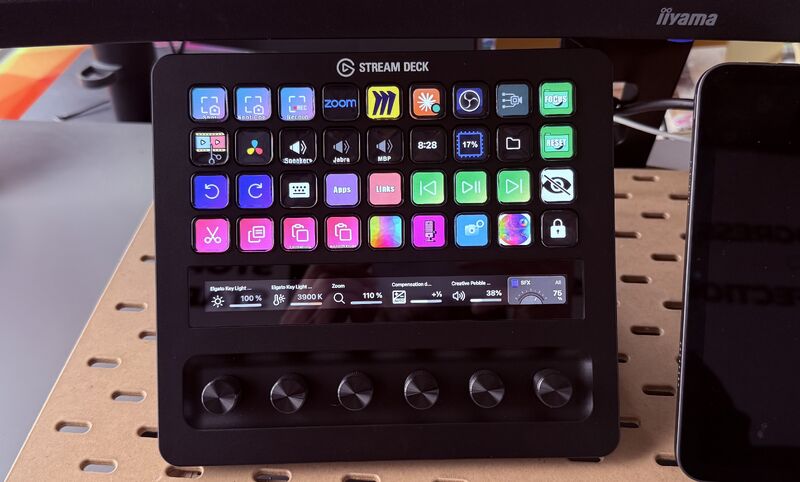 erik collard linkedin Stream Deck home screen showing customized buttons for screenshots, clipboard capture, and screen recording shortcuts on Mac