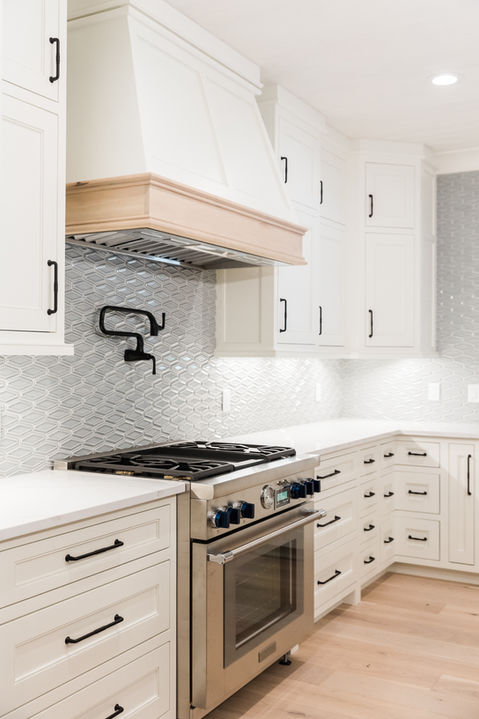 Belton - Kitchen - Stove - Daniel Builders