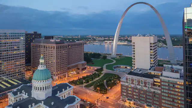 Hyatt-Regency-St-Louis-at-The-Arch-P295-Arch-Park-Exterior.16x9.webp