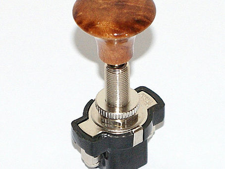 La gamme des interrupteurs à tirette PLEIN PHARES / PLEIN FEUX