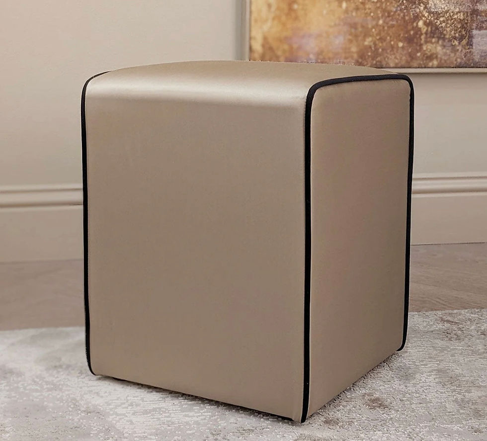 Serena stool with piping