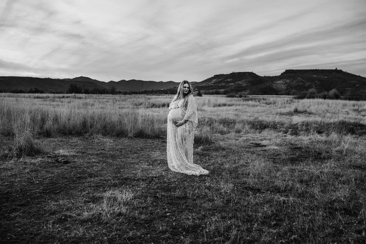 medford oregon maternity photography, maternity photographer near me, maternity portraits medford oregon, professional maternity photos