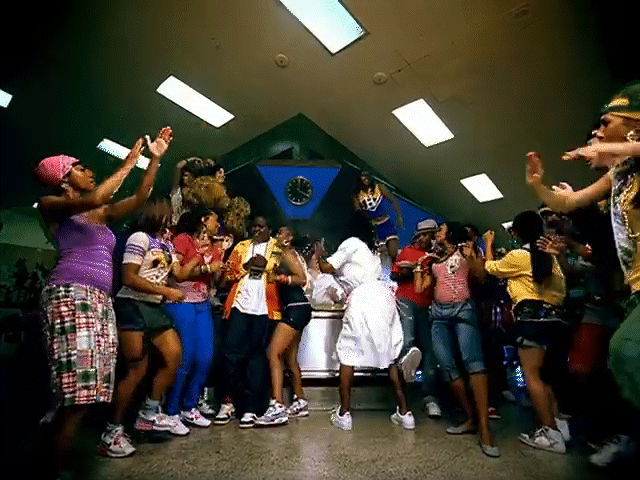 Sean Kingston - Beautiful Girls (Official HD Video).gif