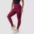 Calça legging com saia acoplada na cor vinho.