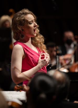 nikola hillebrand - neijoersconcert-1_edited.jpg