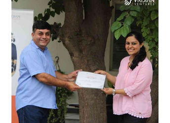 Pratiksha Gupta recieving Award - 1SpecialPlace