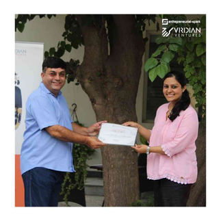 Pratiksha Gupta recieving Award - 1SpecialPlace