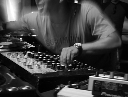 DJ Mixing B&W