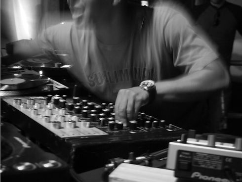 DJ Mixing B&W