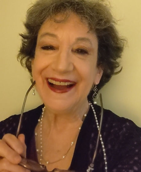 Roberta Morris Selfie 2021_edited.jpg