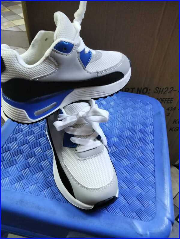 childrens nike air max 90 trainers