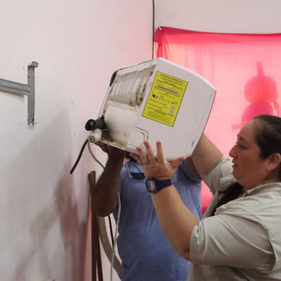 Mujeres ponen en práctica curso de aires acondicionados ofrecido por Ayuntamiento