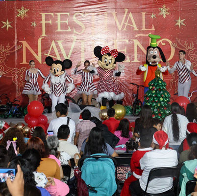 Disfrutan familias a lo grande del Festival Navideño 2024