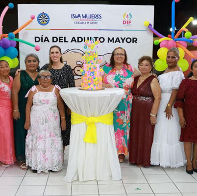 Celebra Atenea Gómez a Personas Adultas Mayores con un ameno convivio 