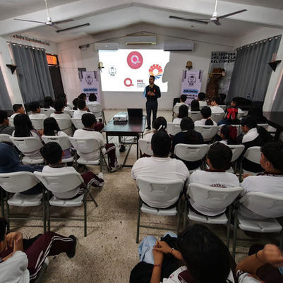 Ponen "al tiro" a estudiantes y docentes con pláticas sobre víctima de un ilícito