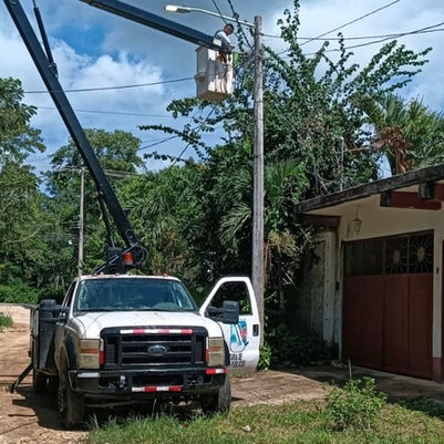 Iluminan calles con lámparas nuevas en la cabecera municipal; lluvias las fundieron