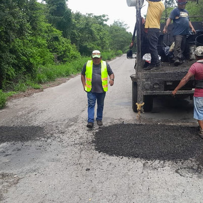 Bachean carreteras aledañas a Kantunilkín 