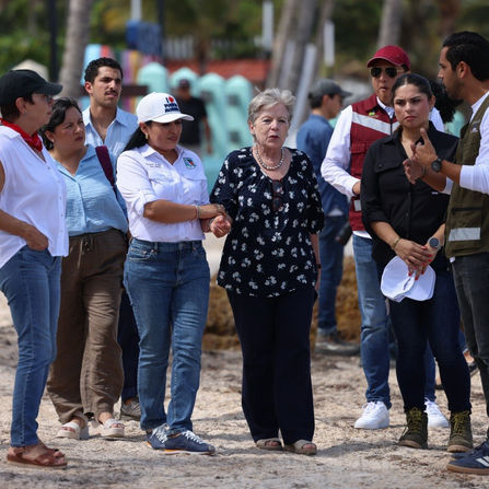 Supervisan Blanca Merari y Alicia Bárcena arribo de sargazo