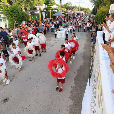 Gran participación de ciudadanos en desfile cívico-deportivo conmemorativo a la Revolución Mexicana