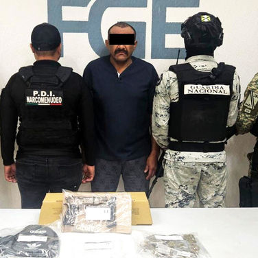 Cinco cateos “narcocasa” deja un detenido armado y raquítico aseguramiento de droga