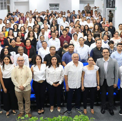 Asiste Ana Paty a entrega de reconocimientos en la Universidad Tecnológica