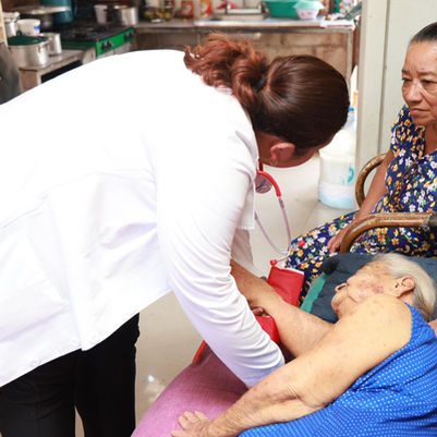 Atiende Gobierno a personas vulnerables en programa "Médico en tu Casa"