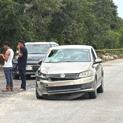Mujer priva de la vida a uno y deja lesionado a 3; los atropelló sobre la Huayacán con su Vento 