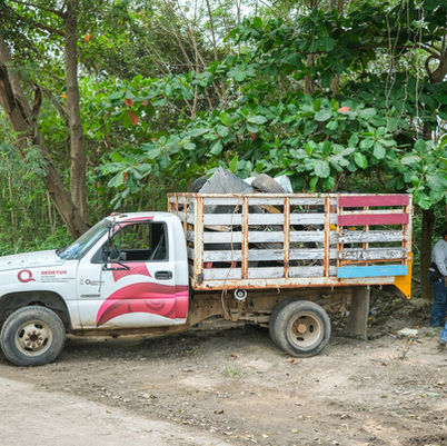 Limpian área verde utilizada de basurero en la Forjadores; lo supervisa Mara Lezama 