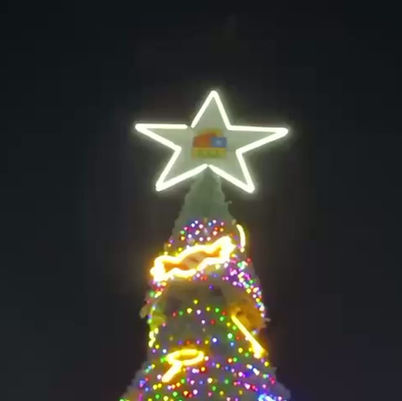 Entra la Navidad a la capital; familias junto a la gobernadora encienden Árbol y las Villas Navideñas