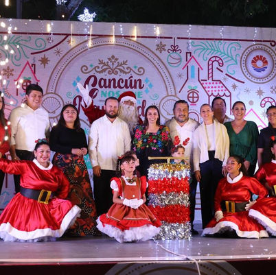 Enciende alcaldesa árbol de Navidad en Plaza de la Reforma; 12 glorietas iluminadas