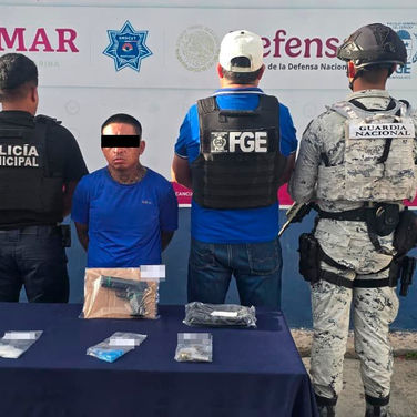 Atoran a ladrón a transeúnte, pero le aplican narcomenudeo; utilizaban réplica de arma