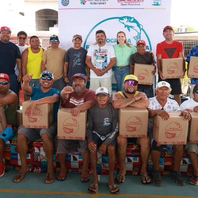 Entrega Atenea Gómez apoyos alimentarios del programa “Familia Pescadora 2025”