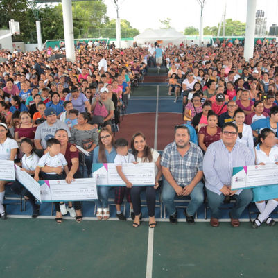 Cumple gobierno municipal primer pago de becas; se beneficiaron más de cuatro mil alumnos