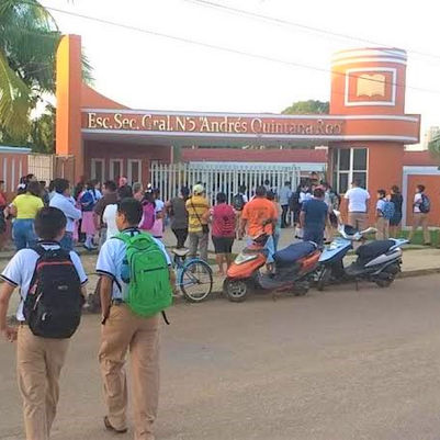 En riesgo estudiantes de secundaria durante salida de escuela: robos, venta de droga y acoso sexual