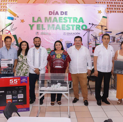 Festejan a docentes en Puerto Morelos por su labor