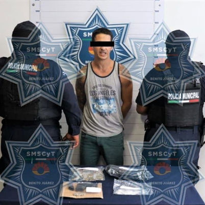 En posesión de droga y una pistola apañan a sujeto en una camioneta