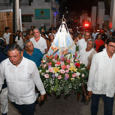 Celebran con orgullo bajada de la Virgen de la Asunción en Fiestas de Fundación de Isla Mujeres
