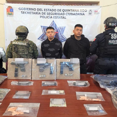 Gatilleros del crimen organizado atorados con tres armas y droga