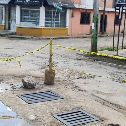 Reconstruyen red de rejillas en Kantunilkín; representaban peligro en las calles 
