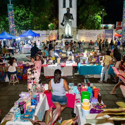 Llegan emprendedores al Mercado Violenta; 56 exhiben sus productos