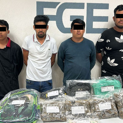Agarra la Policía a “grupito” de vendedores hormigas cargado con mota