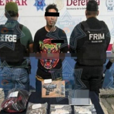 Narcomenudista y pistolero quedó en manos de la justicia; traía una 380 y más de 130 dosis