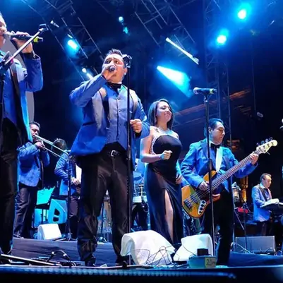 ¿Cuánto cobra "Ángeles Azueles? y ¿Cuánto se necesita para cubrir los huecos de las arterias?