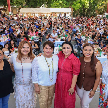 Agasajadas mamás del Municipio por Blanca Merari; más de mil 200 disfrutaron de su día