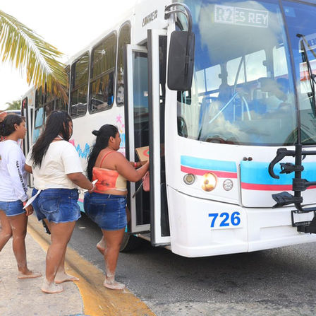 Aprovechan fin de semana del autobús gratuito “Ruta Mar” a la Zona Hotelera