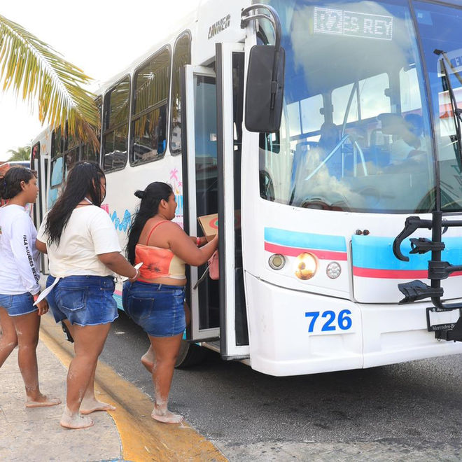 Aprovechan fin de semana del autobús gratuito “Ruta Mar” a la Zona Hotelera
