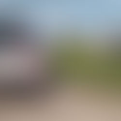 Urvan termina volcada en la Colosio; chofer iba con el pie afondo