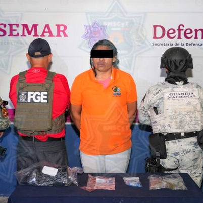 Atorada mujer con “grapas” de mota y cristal en la 247; andaba en una Mototaxi