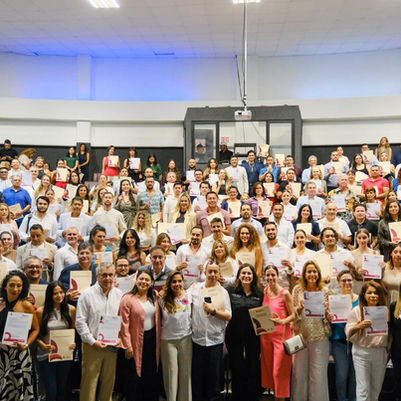 Entrega Mara Lezama 189 constancias y matrículas al sector inmobiliario